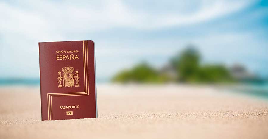 Obtaining a residence permit and citizenship of Spain by the purchase of real estate